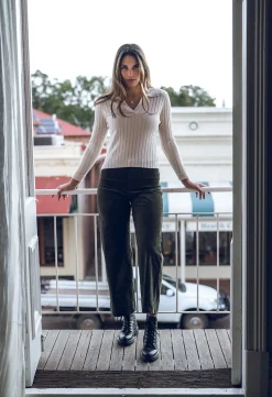 Pants><noscript><img width=