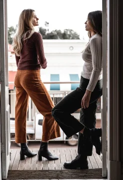 Pants><noscript><img width=