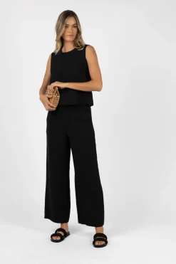 Pants><noscript><img width=