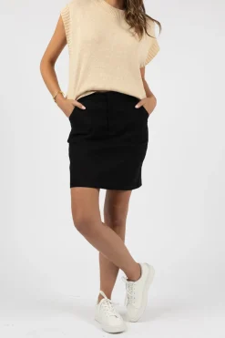 Skirts><noscript><img width=