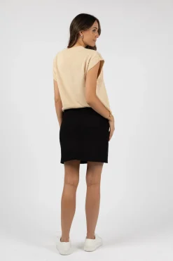 Skirts><noscript><img width=