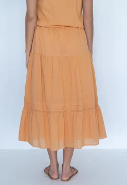 Skirts><noscript><img width=