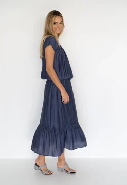 Skirts><noscript><img width=