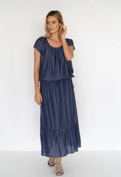 Skirts><noscript><img width=