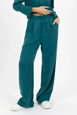 Pants><noscript><img width=