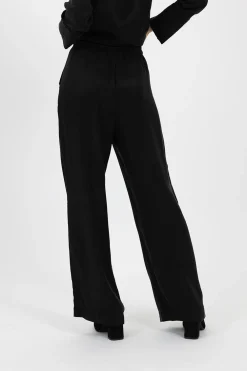 Pants><noscript><img width=