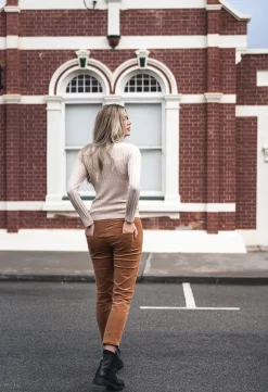 Pants><noscript><img width=