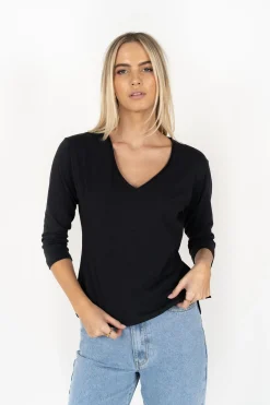 Basics | T-shirts><noscript><img width=